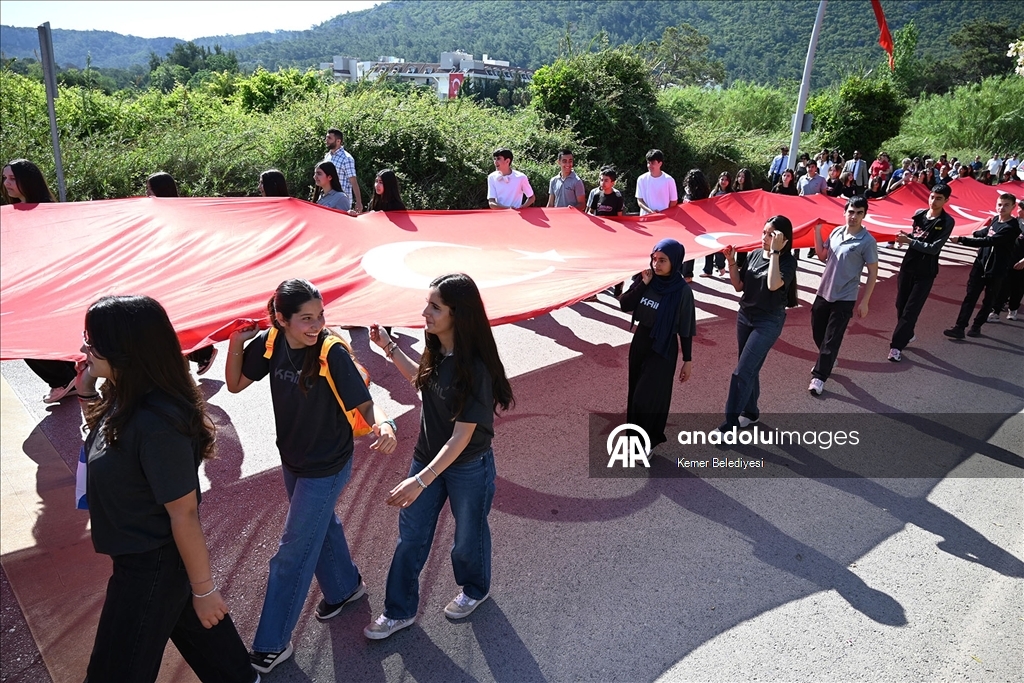 Antalya merkez ve ilçelerinde 19 Mayıs Atatürk'ü Anma, Gençlik ve Spor Bayramı kutlandı