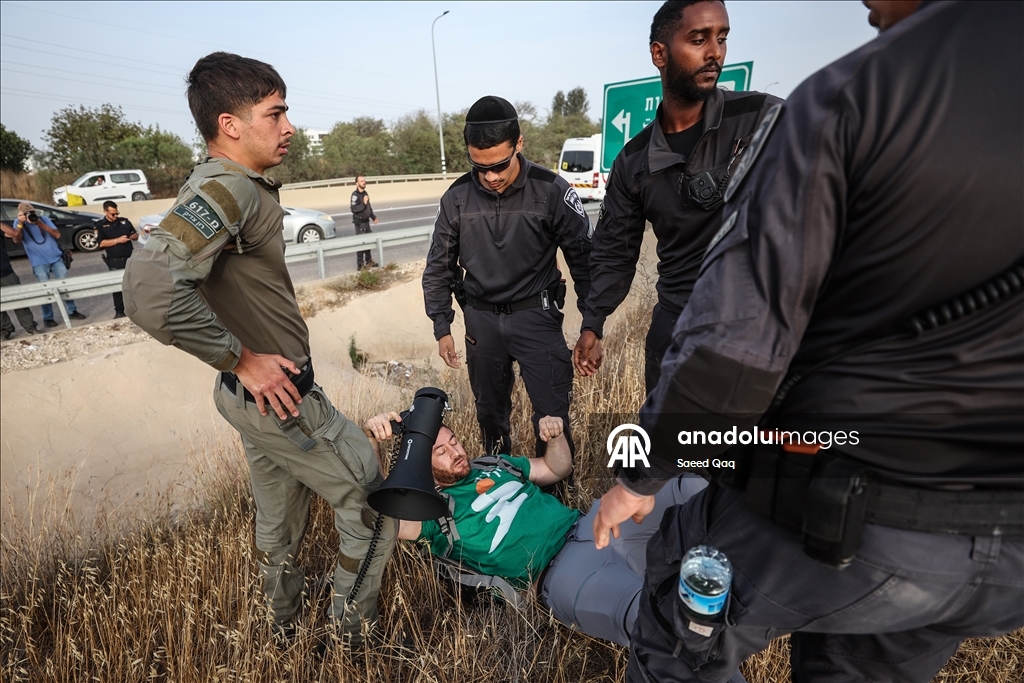 Израильская полиция разогнала активистов, собравшихся на границе с Газой в знак протеста против продолжающихся атак