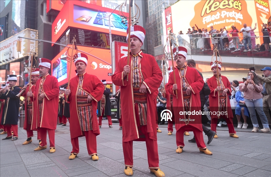 Times Meydanı'nda mehteran gösterisi