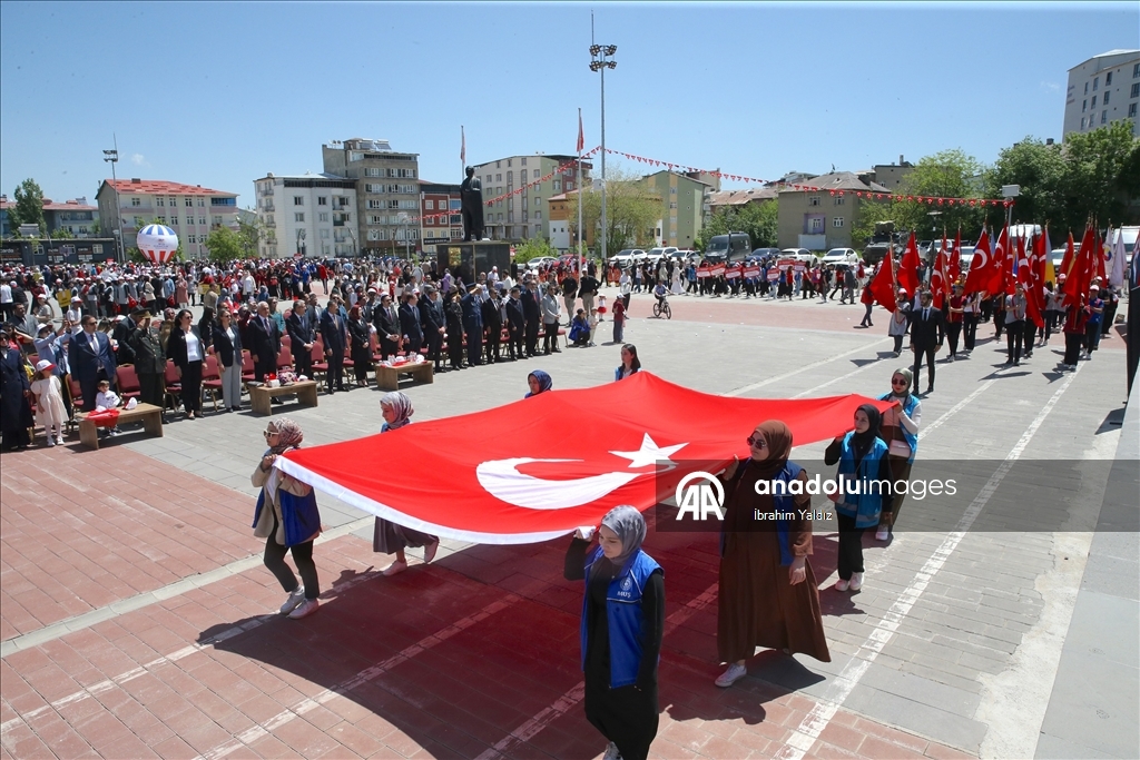 Van ve çevre illerde 19 Mayıs Atatürk'ü Anma, Gençlik ve Spor Bayramı kutlandı