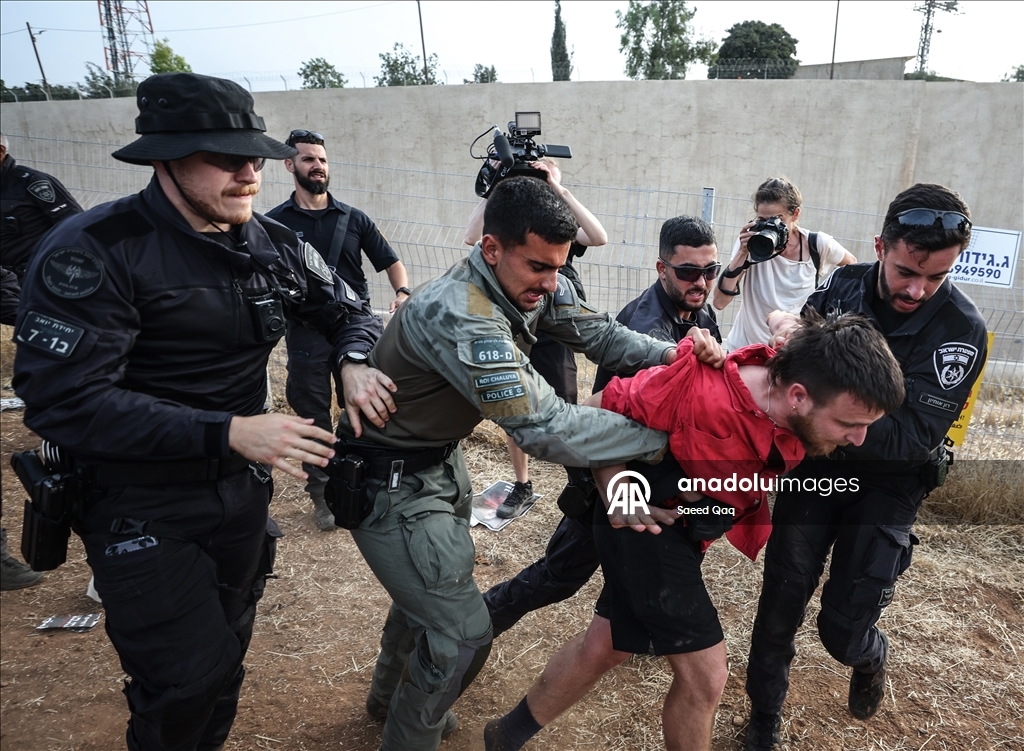 Израильская полиция разогнала активистов, собравшихся на границе с Газой в знак протеста против продолжающихся атак