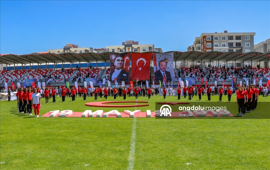 Van ve çevre illerde 19 Mayıs Atatürk'ü Anma, Gençlik ve Spor Bayramı kutlandı