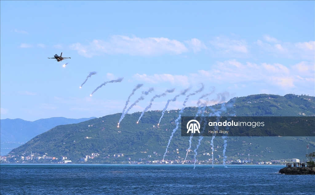 SOLOTÜRK Ordu'da gösteri uçuşu yaptı