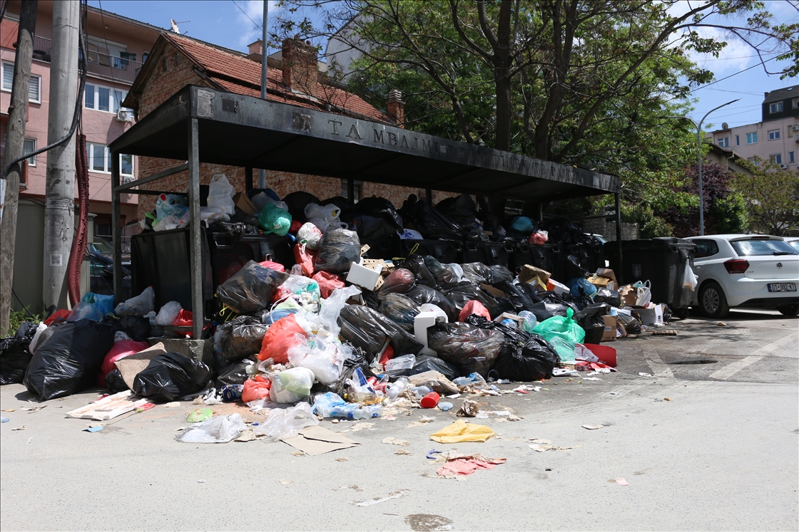 Prishtina shëmtohet nga mbeturinat