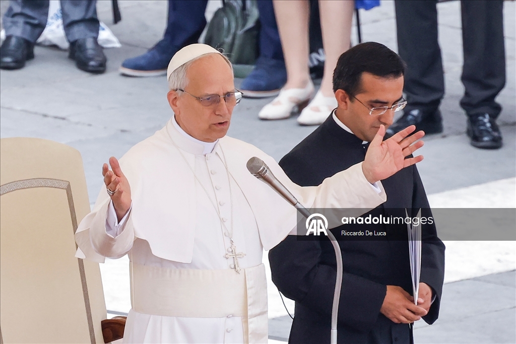 Papa 14. Leo ilk genel kabul oturumuna katıldı