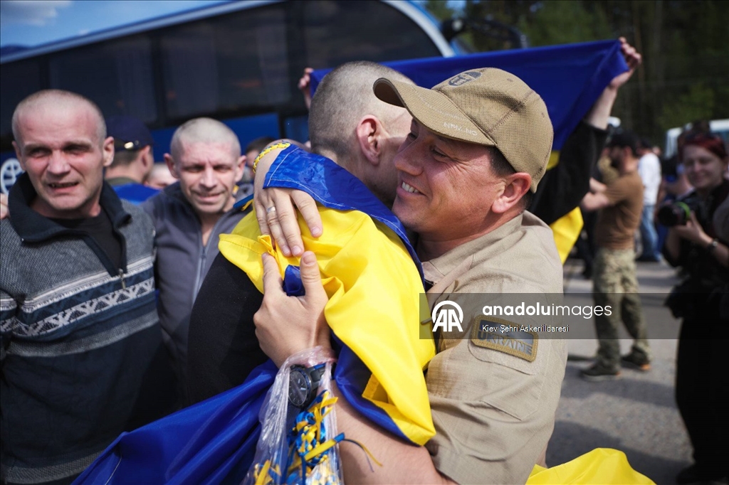 Ukrayna'da 270 asker ve 120 sivil esir karşılıklı takas edildi