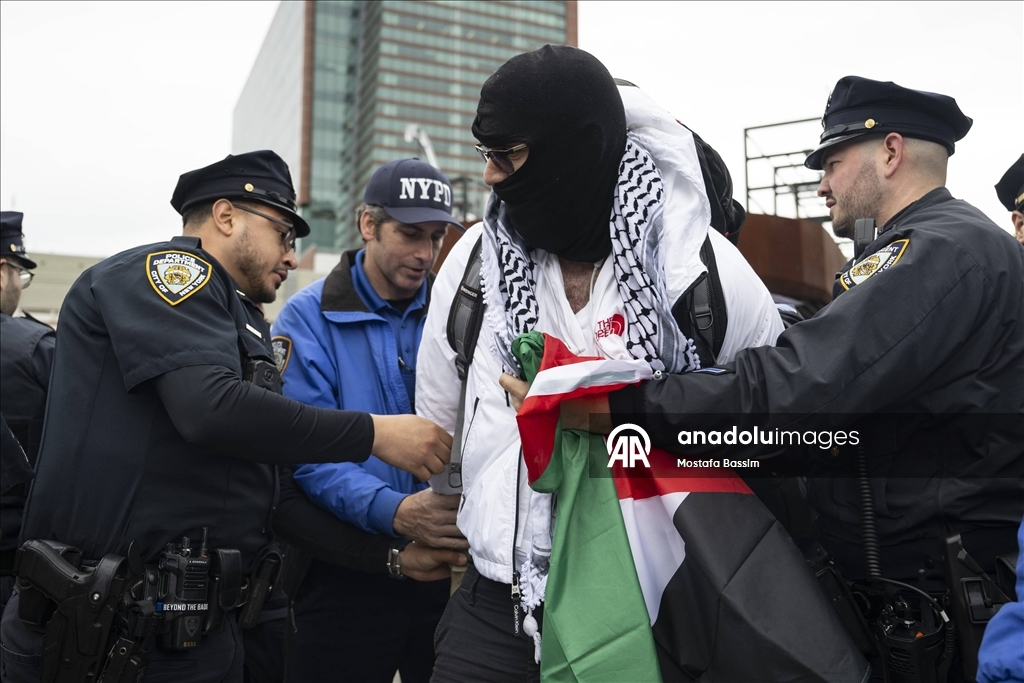 New York’ta mezuniyet töreninde Filistin’e destek gösterisi düzenlendi