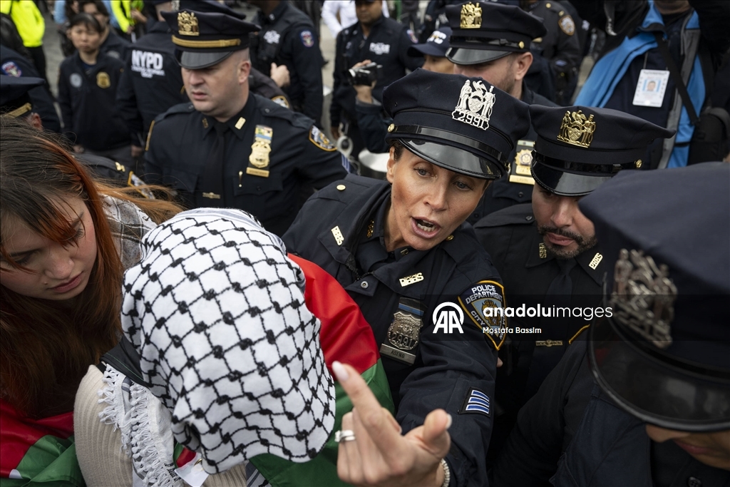 New York’ta mezuniyet töreninde Filistin’e destek gösterisi düzenlendi