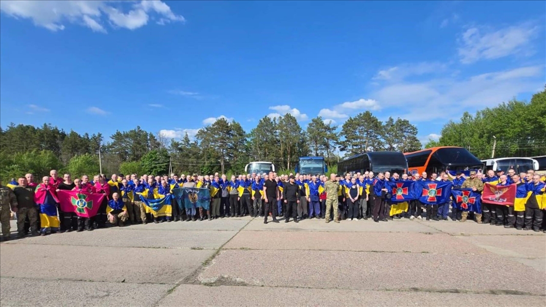 Ukrayna'da 270 asker ve 120 sivil esir karşılıklı takas edildi