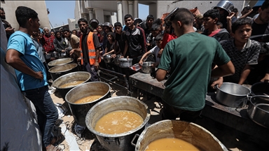 Palestinians flock to aid distribution points in Gaza amid ongoing Israeli attacks