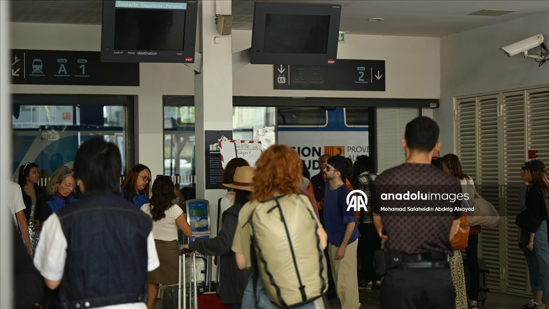 Fransa'nın Alpes-Maritimes bölgesinde, Cannes da dahil olmak üzere geniş çaplı bir elektrik kesintisi yaşandı