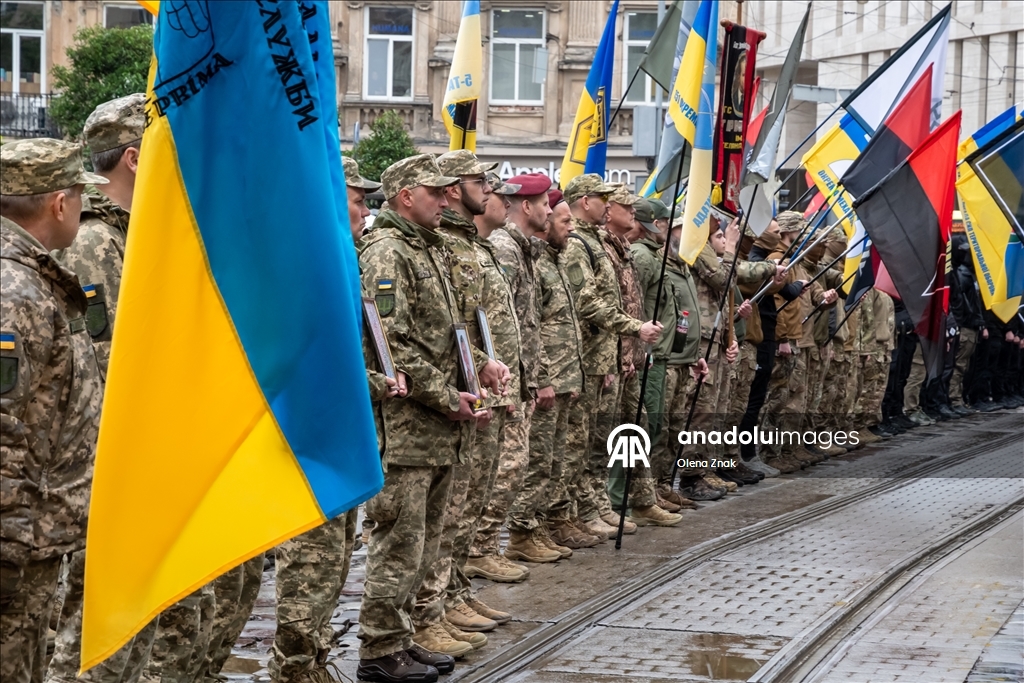 Во Львове прошел марш в честь Дня Героев