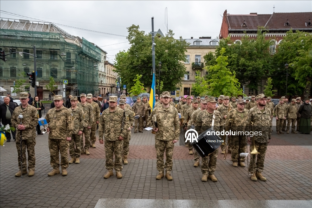 Во Львове прошел марш в честь Дня Героев