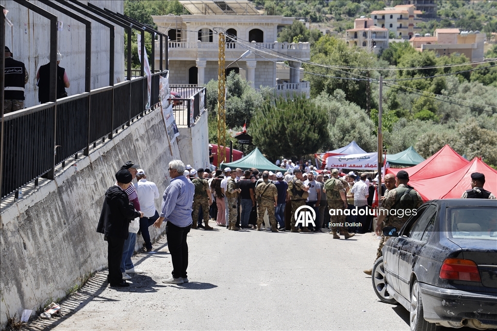 Lübnan'ın güneyindeki halk, İsrail ihlalleri gölgesinde belediye seçimleri için sandığa gidiyor