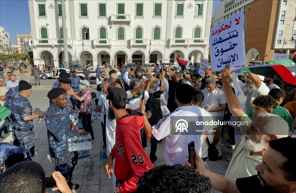 В столице Ливии прошли протесты против правительств Востока и Запада страны