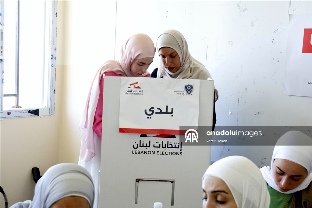 Lübnan'ın güneyindeki halk, İsrail ihlalleri gölgesinde belediye seçimleri için sandığa gidiyor