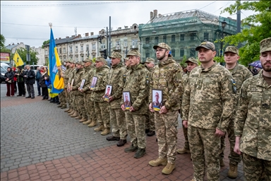 Во Львове прошел марш в честь Дня Героев