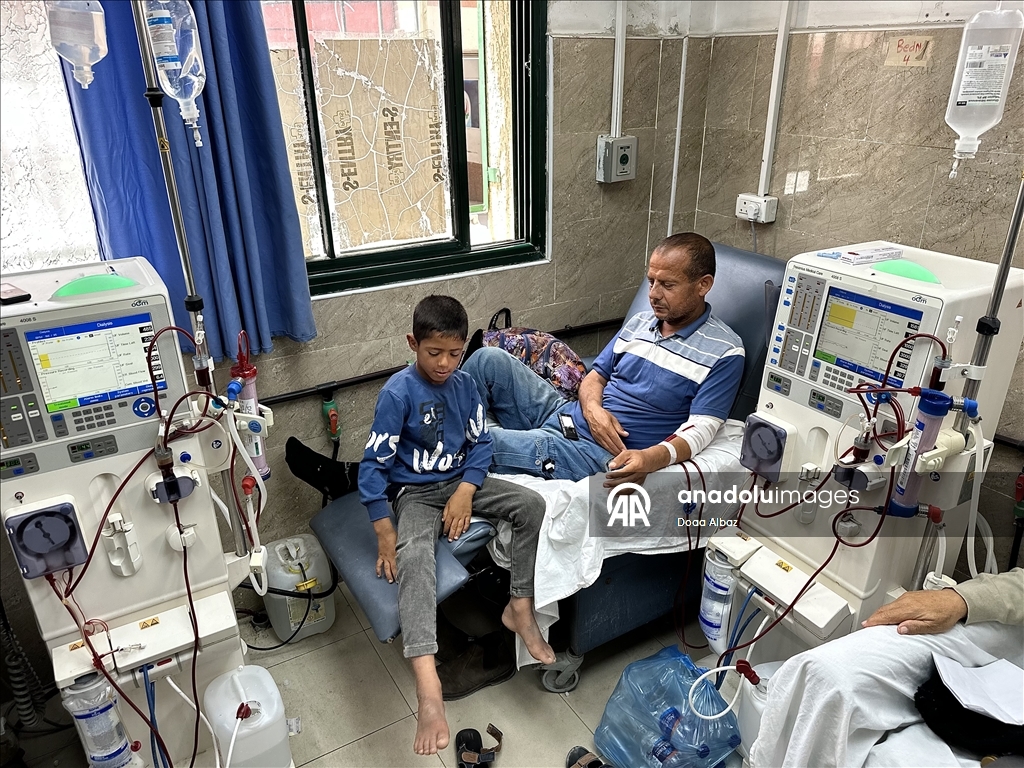 Han Yunus'taki Nasır Hastanesi, kısıtlı imkanlara rağmen diyaliz hastalarına hizmet vermeyi sürdürüyor