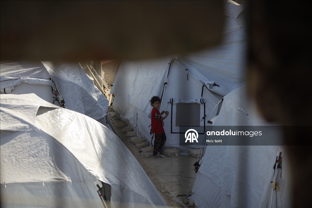 İsrail saldırılarında UNRWA okuluna sığınan Filistinlilerin zorlu yaşam mücadelesi