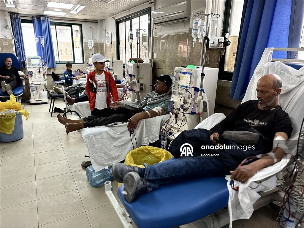 Han Yunus'taki Nasır Hastanesi, kısıtlı imkanlara rağmen diyaliz hastalarına hizmet vermeyi sürdürüyor