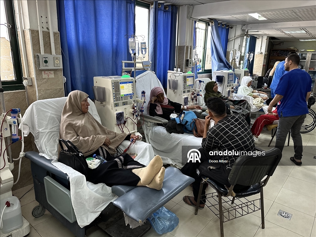 Han Yunus'taki Nasır Hastanesi, kısıtlı imkanlara rağmen diyaliz hastalarına hizmet vermeyi sürdürüyor