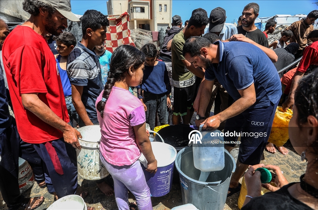 Han Yunus kentindeki Filistinlilere su dağıtıldı