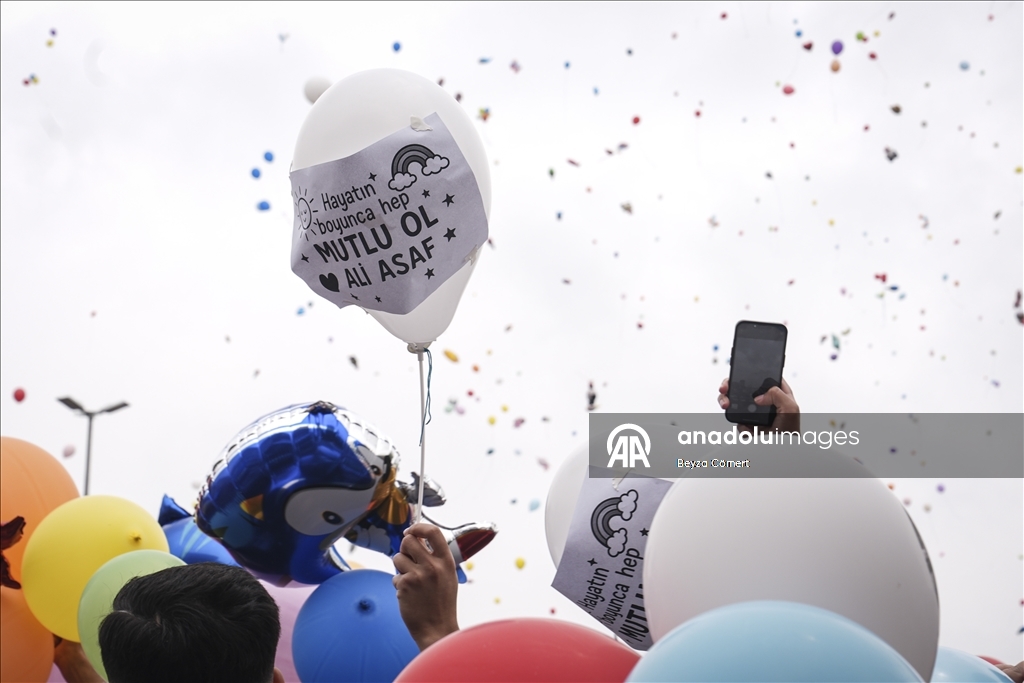 İstanbul'da kanseri yenen çocuk için gökyüzüne balonlar bırakıldı