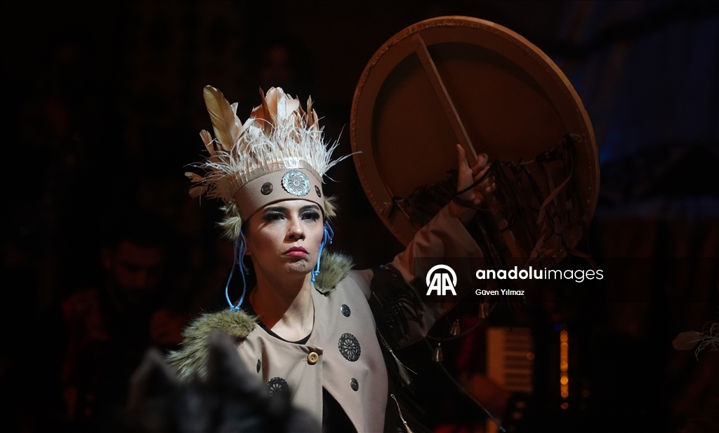 Türk Dünyası Müzik Topluluğu 25'inci yılını sahnede kutladı