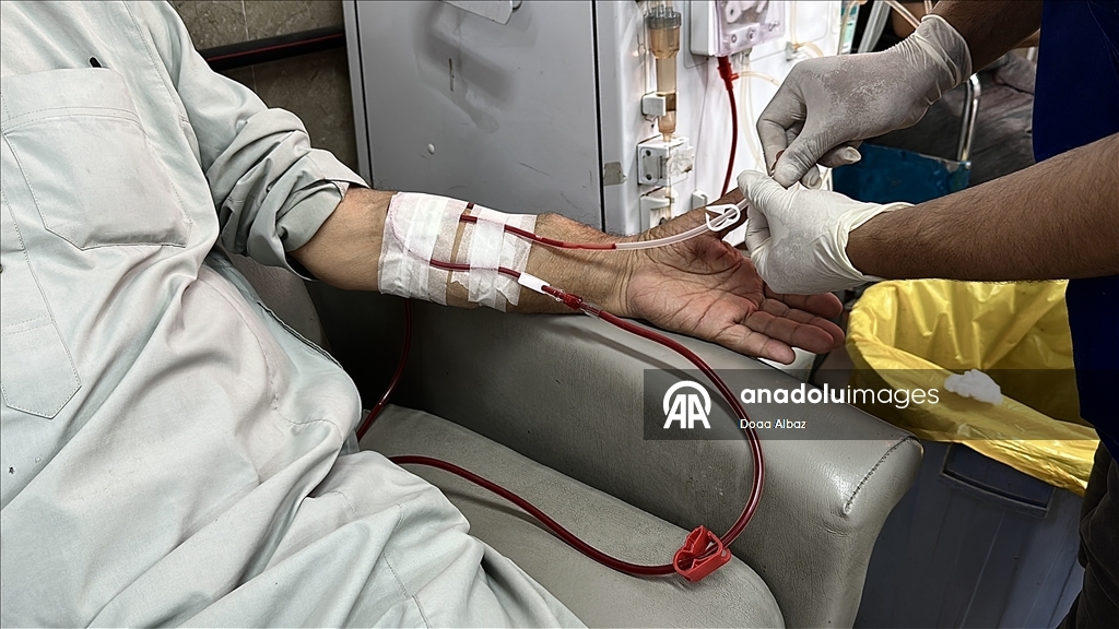 Han Yunus'taki Nasır Hastanesi, kısıtlı imkanlara rağmen diyaliz hastalarına hizmet vermeyi sürdürüyor