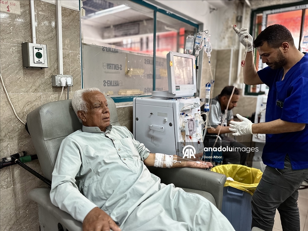 Han Yunus'taki Nasır Hastanesi, kısıtlı imkanlara rağmen diyaliz hastalarına hizmet vermeyi sürdürüyor