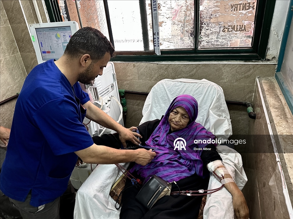 Han Yunus'taki Nasır Hastanesi, kısıtlı imkanlara rağmen diyaliz hastalarına hizmet vermeyi sürdürüyor