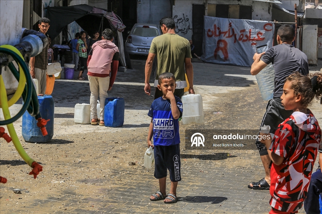 Han Yunus kentindeki Filistinlilere su dağıtıldı