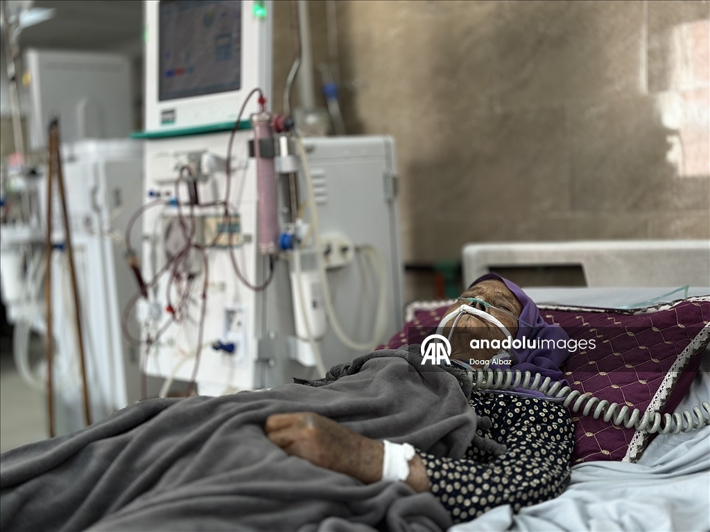 Han Yunus'taki Nasır Hastanesi, kısıtlı imkanlara rağmen diyaliz hastalarına hizmet vermeyi sürdürüyor