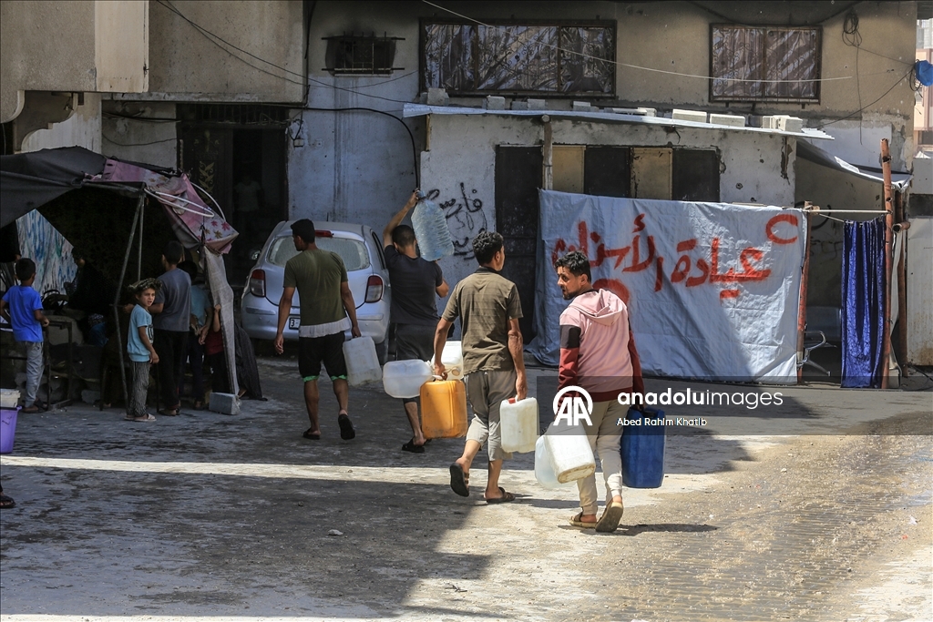 Han Yunus kentindeki Filistinlilere su dağıtıldı