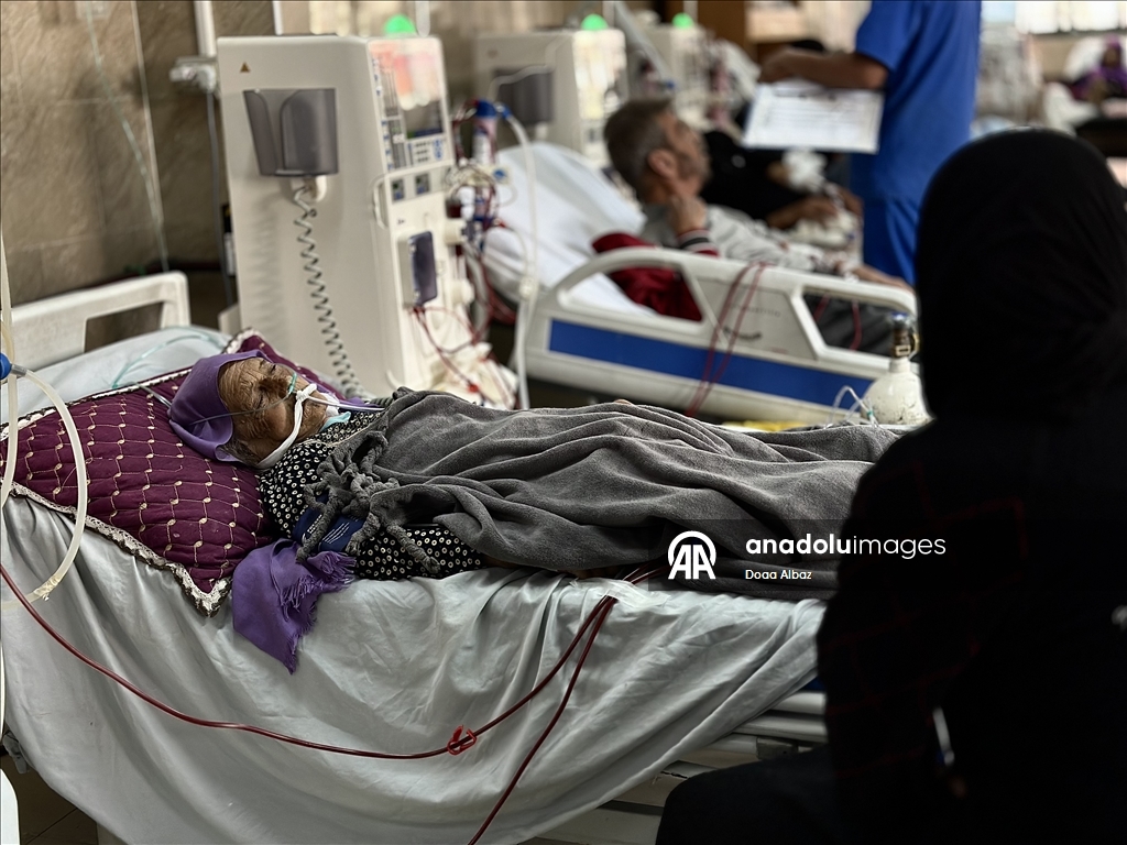 Han Yunus'taki Nasır Hastanesi, kısıtlı imkanlara rağmen diyaliz hastalarına hizmet vermeyi sürdürüyor