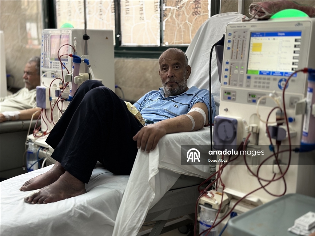 Han Yunus'taki Nasır Hastanesi, kısıtlı imkanlara rağmen diyaliz hastalarına hizmet vermeyi sürdürüyor