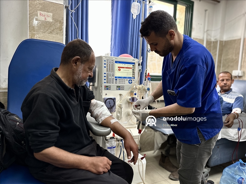 Han Yunus'taki Nasır Hastanesi, kısıtlı imkanlara rağmen diyaliz hastalarına hizmet vermeyi sürdürüyor