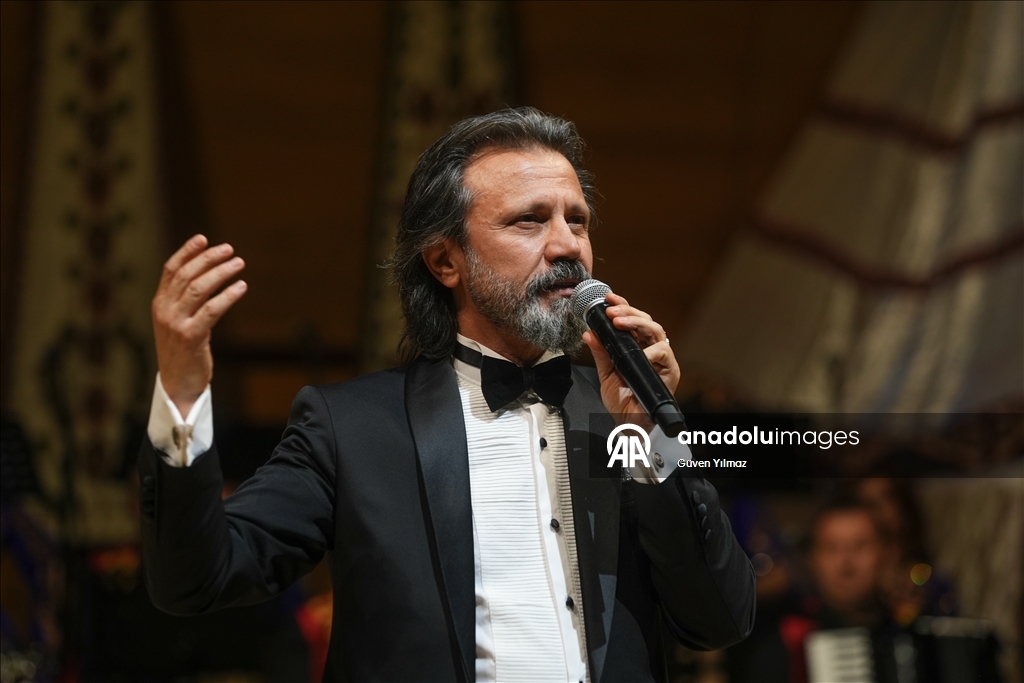 Türk Dünyası Müzik Topluluğu 25'inci yılını sahnede kutladı