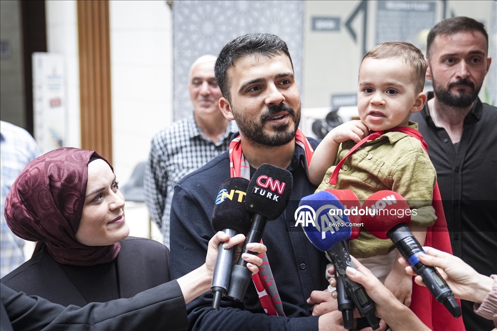 İstanbul'da kanseri yenen çocuk için gökyüzüne balonlar bırakıldı