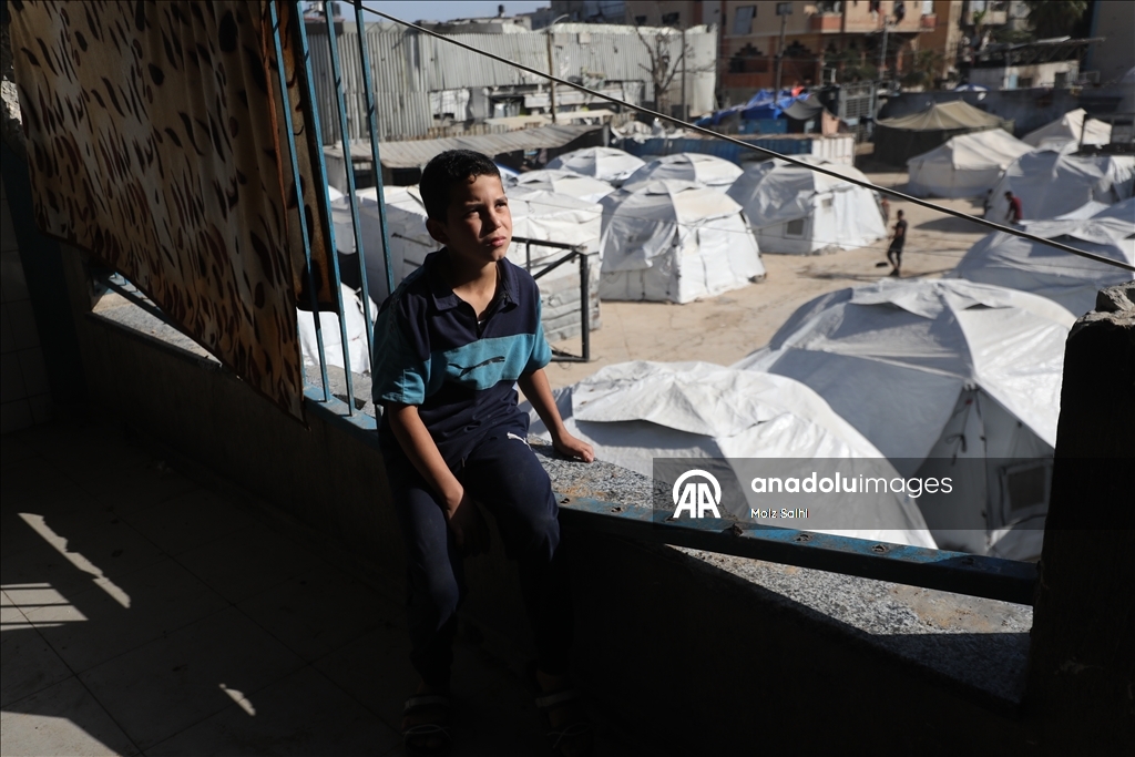 İsrail saldırılarında UNRWA okuluna sığınan Filistinlilerin zorlu yaşam mücadelesi