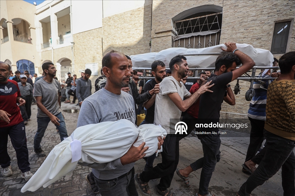 İsrail’in Gazze Şeridi’nde Filistinlilerin sığındığı okula düzenlediği hava saldırısında onlarca kişi öldü