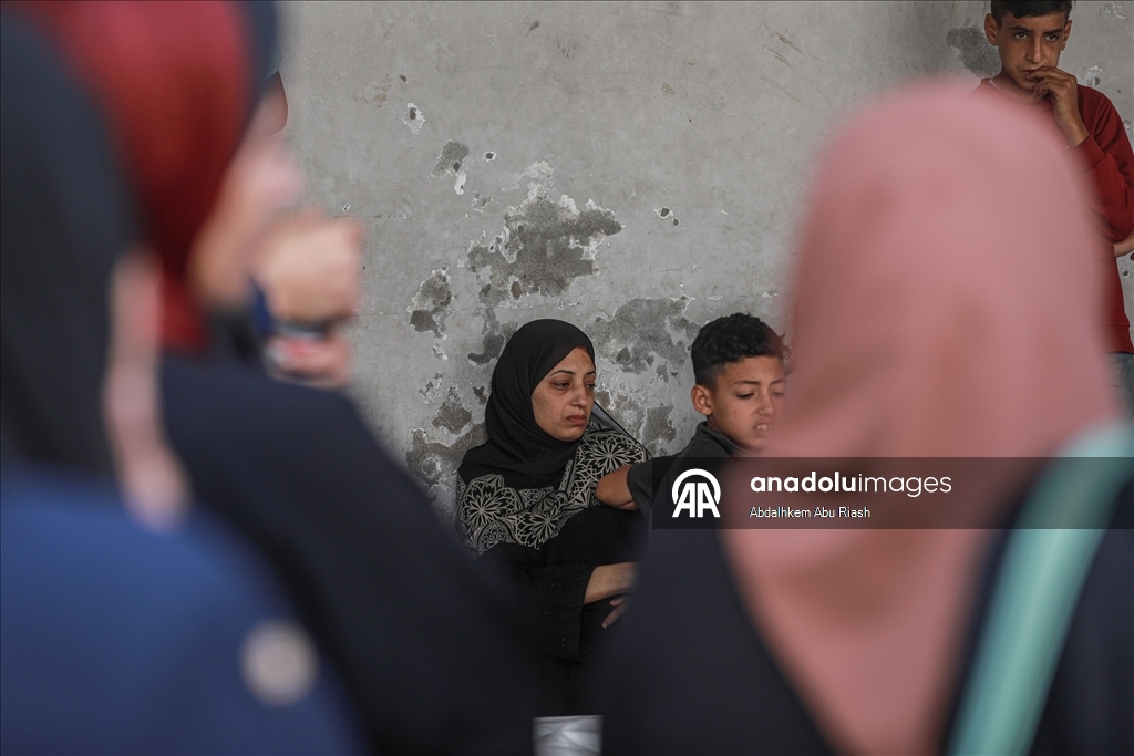 İsrail’in Gazze Şeridi’nde Filistinlilerin sığındığı okula düzenlediği hava saldırısında onlarca kişi öldü