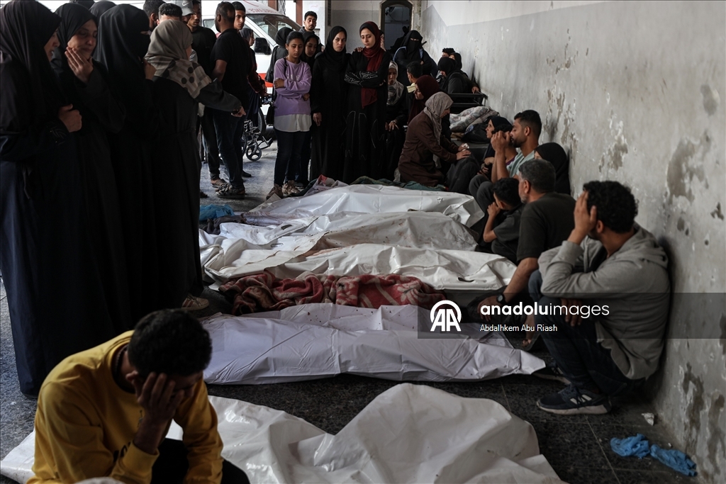 İsrail’in Gazze Şeridi’nde Filistinlilerin sığındığı okula düzenlediği hava saldırısında onlarca kişi öldü