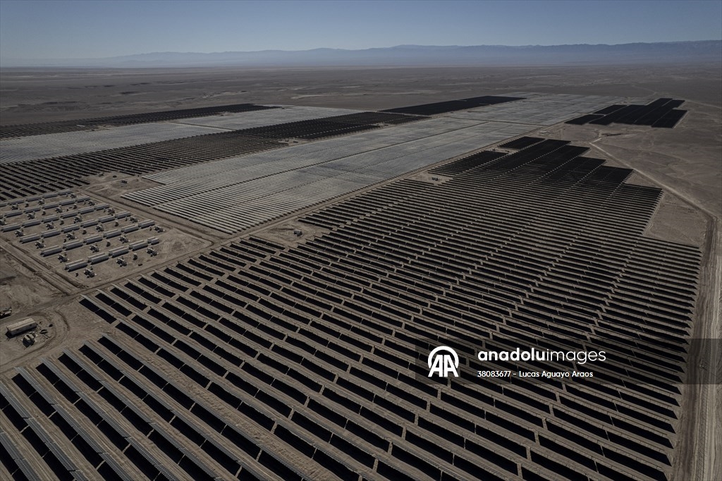 Chile Inaugura la Mayor Planta Solar con Almacenamiento de América Latina, Un Paso Clave hacia la Energía Nocturna Limpia