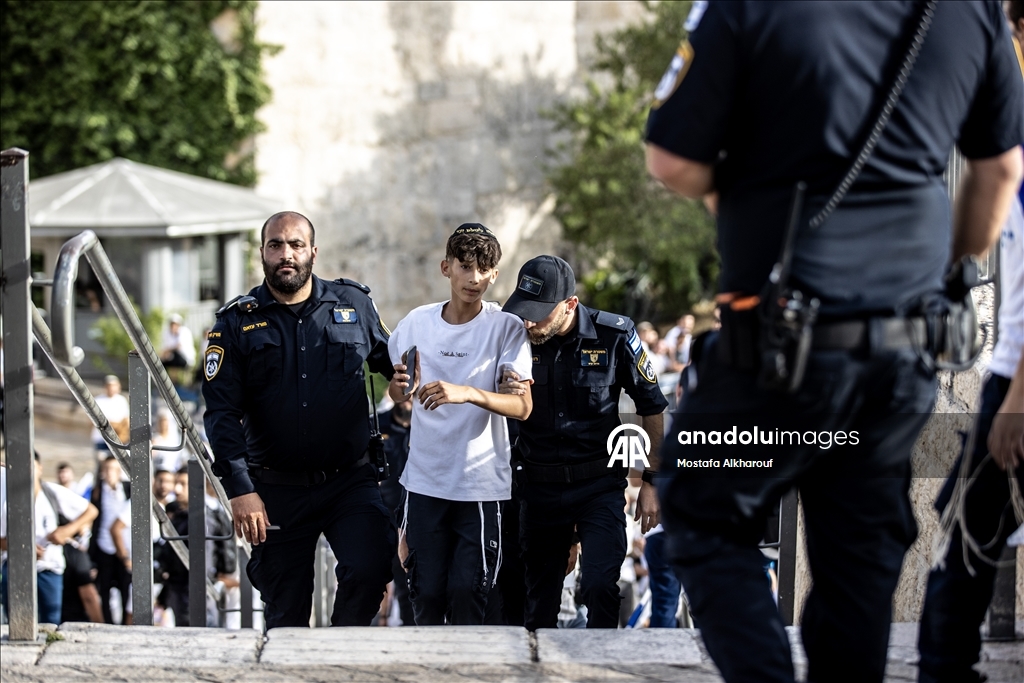 İsrailli aşırı sağcı bakanlar Mescid-i Aksa'ya baskın düzenledi