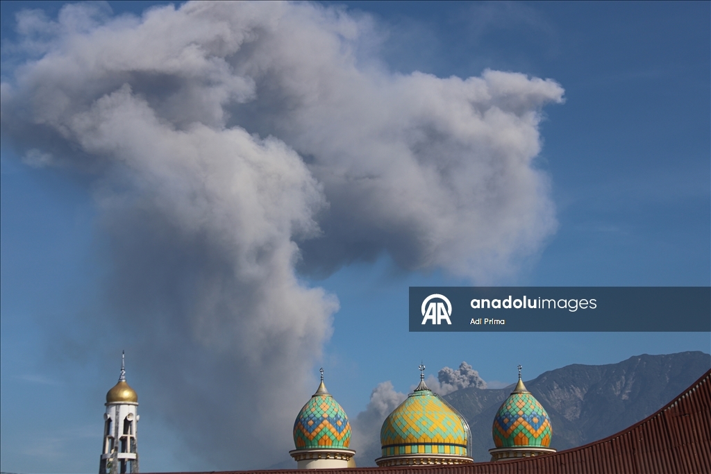 Volcanic ash spews from Mount Marapi