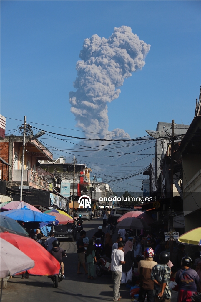 Volcanic ash spews from Mount Marapi