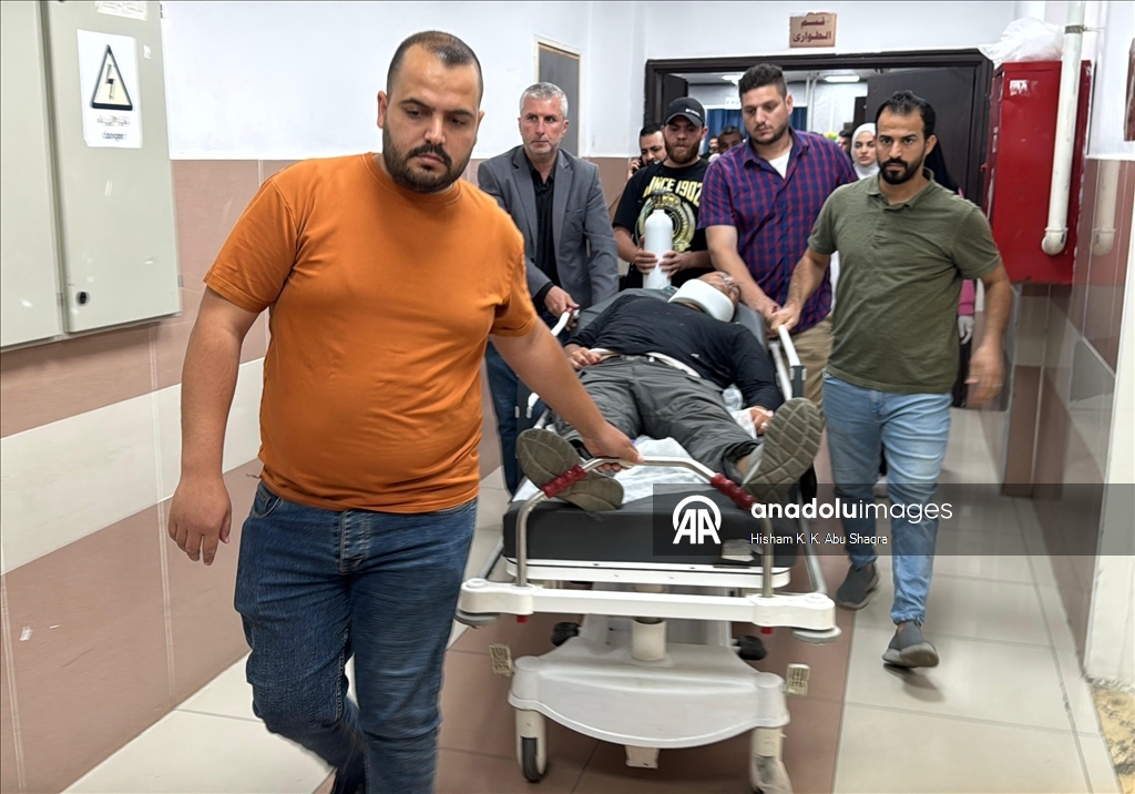 Anadolu photojournalist injured in an Israeli raid in West Bank