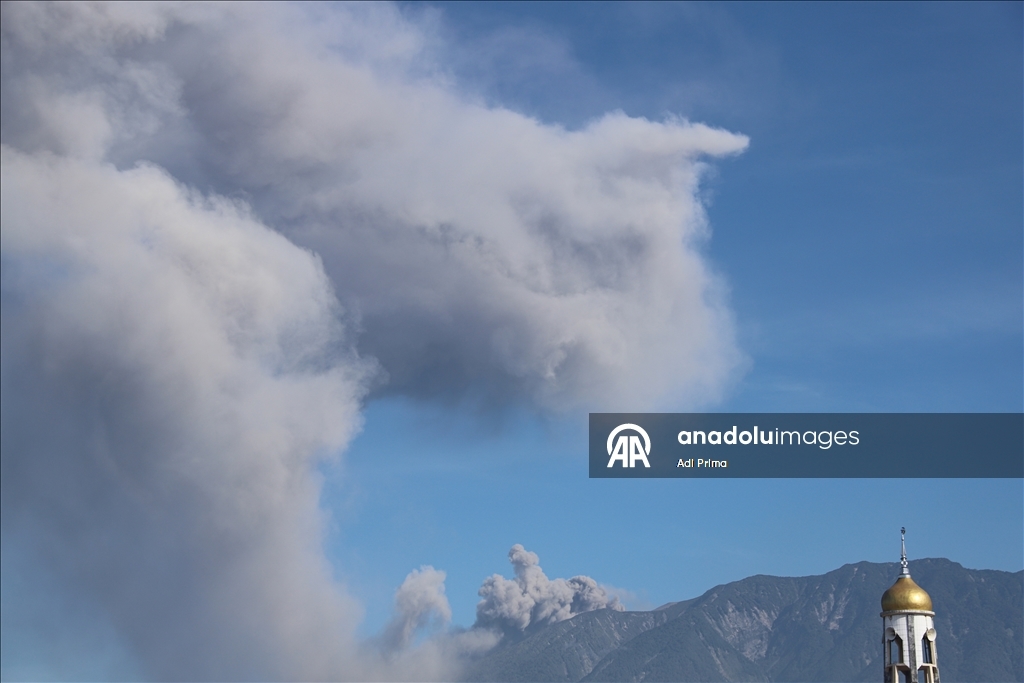 Volcanic ash spews from Mount Marapi