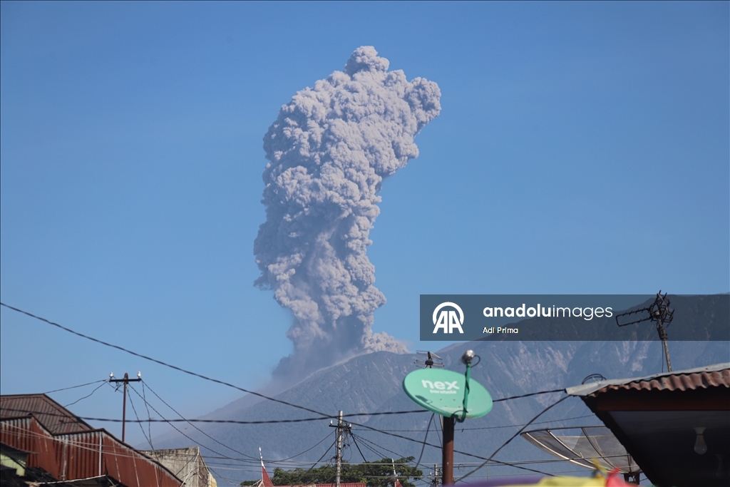 Volcanic ash spews from Mount Marapi